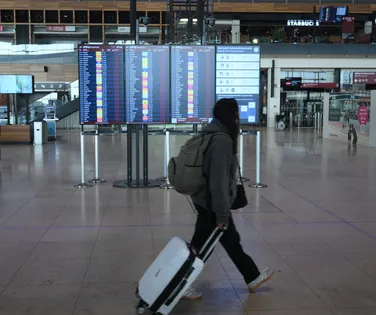 Aeroporto suspende voos após 'objeto voador não identificado' ser avistado - Imagem
