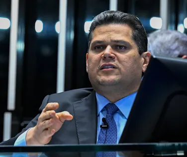 Alcolumbre vence queda de braço contra Lula com rejeição de Messias ao STF - Imagem