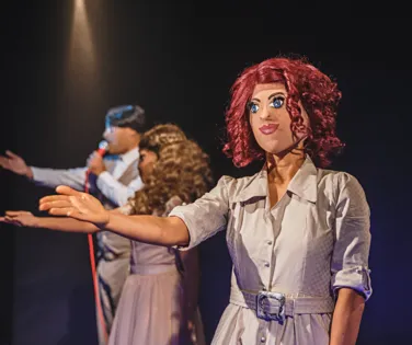 Após 7 anos, peça premiada 'Vermelho Melodrama' volta com nova leitura - Imagem