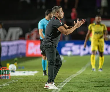 Jair Ventura define prioridade do Vitória após tropeço no Nordestão - Imagem