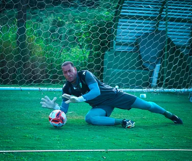 Bahia acerta contratação de goleiro da Série A após lesão de Ronaldo - Imagem