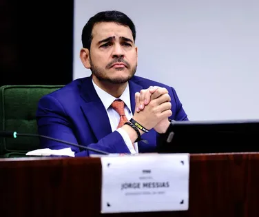 Base de Lula faz mudanças na CCJ do Senado para ajudar Jorge Messias - Imagem