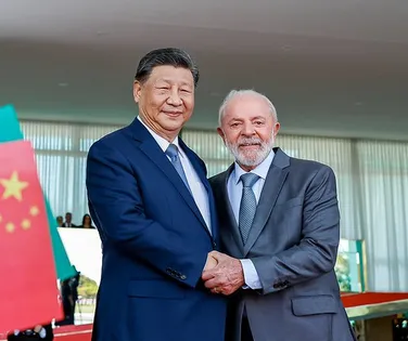 EUA vs. China na Bahia: especialistas avaliam riscos de sanções após relatório de base secreta - Imagem