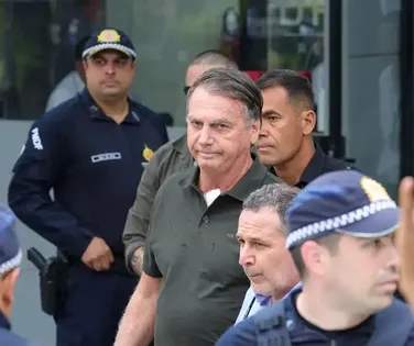 Bolsonaro deve começar a cumprir prisão domiciliar nesta sexta - Imagem