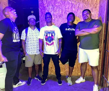 Caçadores MG celebra 3 anos com shows de Ultra Bomb, Tio Rauz e Lote 7 - Imagem