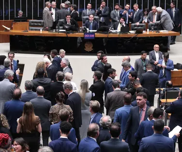 Câmara rejeita tirar R$ 30 bilhões de bets para combater facções criminosas - Imagem