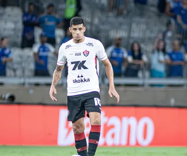 Camutanga sofre entorse e vira preocupação no Vitória; veja o lance - Imagem