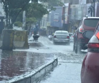Alagamentos e desabamentos: chuva forte causa transtornos em Salvador - Imagem
