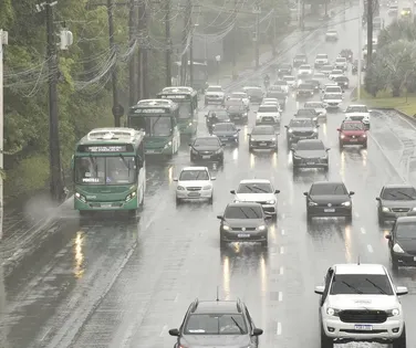 Salvador enfrenta temporal e ventos fortes até sexta-feira;  veja como se proteger - Imagem