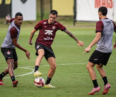 Com reforço na zaga, Vitória relaciona 23 atletas para encarar o Galo - Imagem