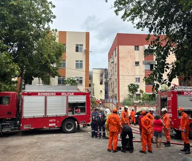 Confira fotos e vídeos do incêndio que destruiu prédio em Salvador - Imagem