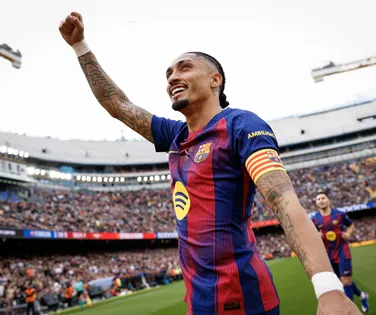 Copa à vista: Raphinha faz hat-trick em goleada do Barcelona - Imagem