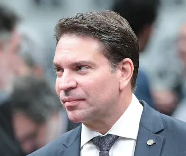 Cúmplice de Bolsonaro, Alexandre Ramagem é preso enquanto caminhava nos EUA - Imagem