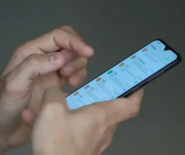 Demissão online? Justiça autoriza uso do WhatsApp e nega indenização - Imagem