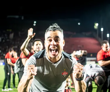 De 'salvador' a rubro-negro: os números de Jair Ventura ao atingir marca histórica no Vitória - Imagem