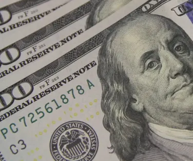 Dólar fecha abaixo de R$ 4,90 pela 1ª vez desde 2024; Ibovespa sobe - Imagem