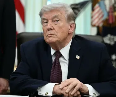 Donald Trump é retirado às pressas de jantar na Casa Branca após tiros - Imagem