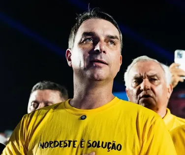 Em busca de apoio, Flávio Bolsonaro começa pré-campanha no Nordeste - Imagem