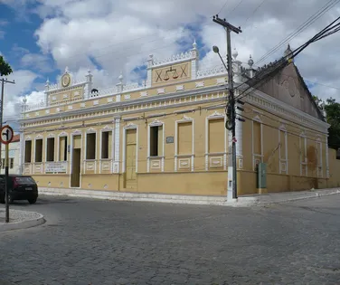Empresa ligada a servidora é acusada de receber pagamentos de prefeitura baiana - Imagem