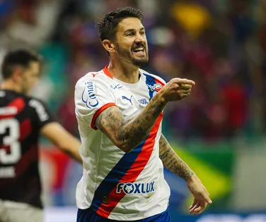 Everaldo brilha, Bahia vence o Athletico e encosta no topo da Série A - Imagem
