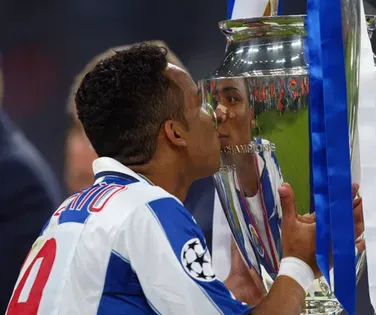 Ex-jogador do Bahia é expulso de condomínio após decisão da Justiça - Imagem