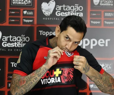 Ex-Vitória celebra aniversário em bar famoso de Salvador; veja imagens - Imagem