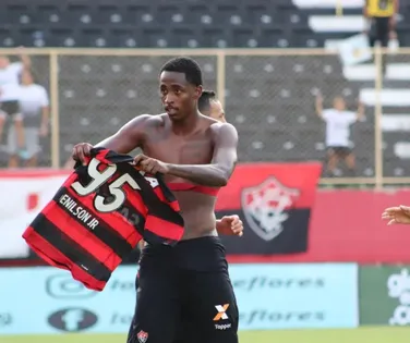 Ex-Vitória denuncia racismo na Ásia: "Parem de atacar minha família" - Imagem