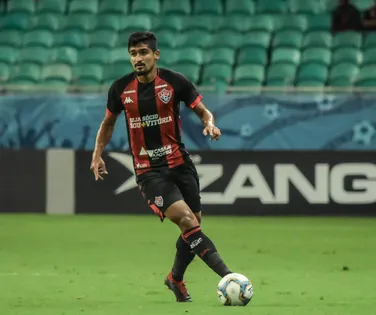 Ex-zagueiro do Vitória acerta com equipe da Série B para 2026 - Imagem