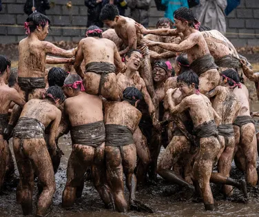 Festival da Lama no Japão: veja fotos do Warabi Hadaka Matsuri - Imagem