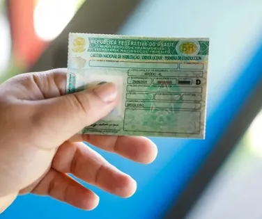 Aos 16 anos? CNH do Brasil pode derrubar idade mínima para dirigir - Imagem