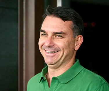 Flávio Bolsonaro pode receber Título de Cidadão de Salvador - Imagem