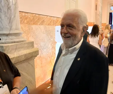 Flávio Bolsonaro não vai aceitar ficar sem palanque na Bahia, diz Wagner - Imagem