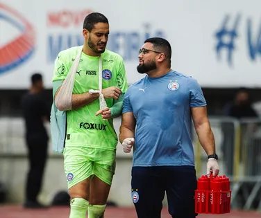 Goleiro Ronaldo não passará por cirurgia após sofrer luxação no cotovelo - Imagem