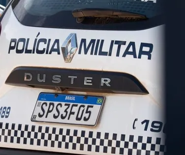 Homem joga bebê de seis meses no chão, agride mulher e tenta atropelá-la - Imagem