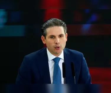 Hugo Motta deve escolher nome do centrão para relatar PEC da 6x1 - Imagem