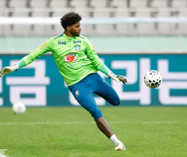 Hugo Souza é convocado para Seleção Brasileira após lesão de Alisson - Imagem