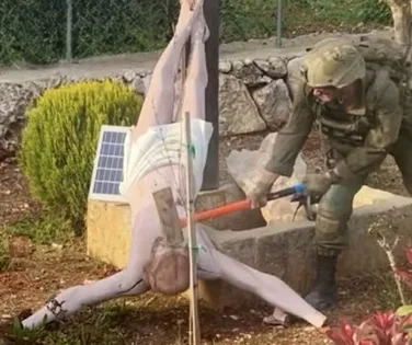 Israel investiga soldado que vandalizou estátua de Jesus no Líbano - Imagem