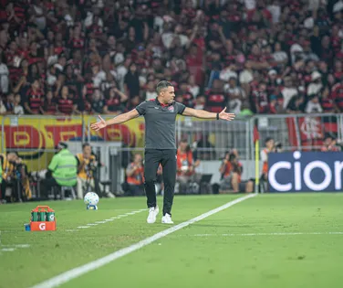 Jair Ventura elogia atuação e vê Vitória "vivíssimo" contra o Flamengo - Imagem