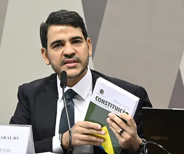 Jorge Messias se reúne com Lula no Alvorada após derrota inédita - Imagem