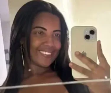 Jovem é esfaqueada e queimada após recusar namorar colega de trabalho - Imagem