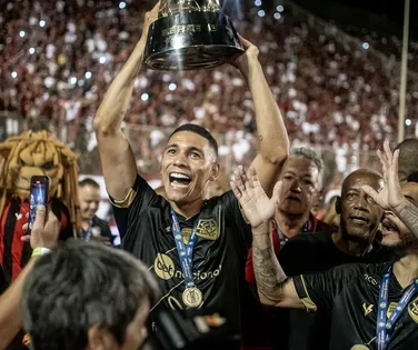 Lembra dele? Campeão da Série B pelo Vitória assina com time paulista - Imagem