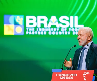 Lula chama guerra com Irã de “maluquice” em discurso na Alemanha - Imagem