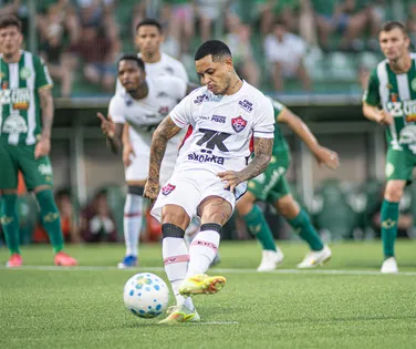 Matheuzinho revela por que foi reserva em Chapecoense x Vitória: "Arma secreta" - Imagem