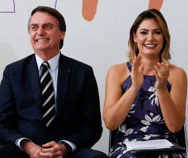 Saúde de Bolsonaro: Michelle desabafa sobre ex-presidente após nova cirurgia - Imagem