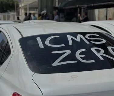 Motoristas fazem manifestação contra alta dos combustíveis em Salvador - Imagem