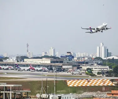 Pane geral suspende pousos e decolagens em São Paulo - Imagem