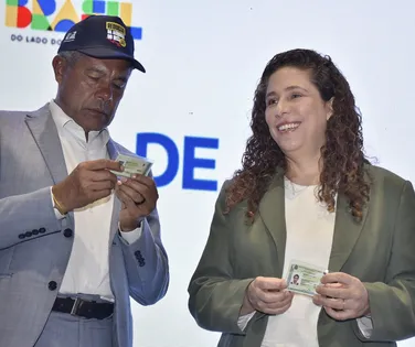 Parceria entre União e Bahia facilita acesso ao novo RG nacional - Imagem