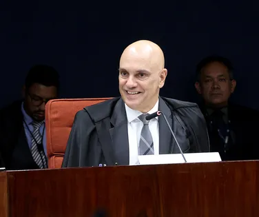 "Perdeu, mané": Moraes nega liberdade a cabeleireira que pichou STF - Imagem
