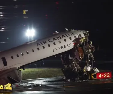 Batida entre avião e caminhão causa mortes de piloto e copiloto - Imagem