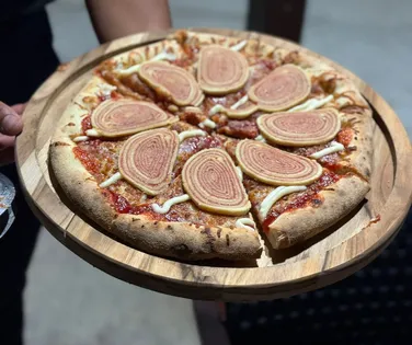 Pizza de bolo de rolo, resort gigante e mais: o que fazer em Porto de Galinhas - Imagem